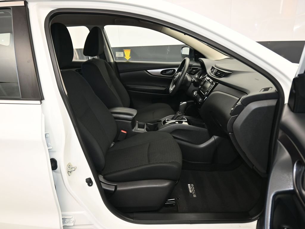 Used 2022 Nissan Rogue Sport S image 38