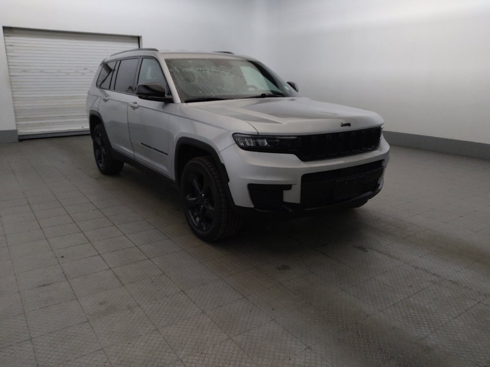 Used 2023 Jeep Grand Cherokee L Laredo AWD/4WD image 13