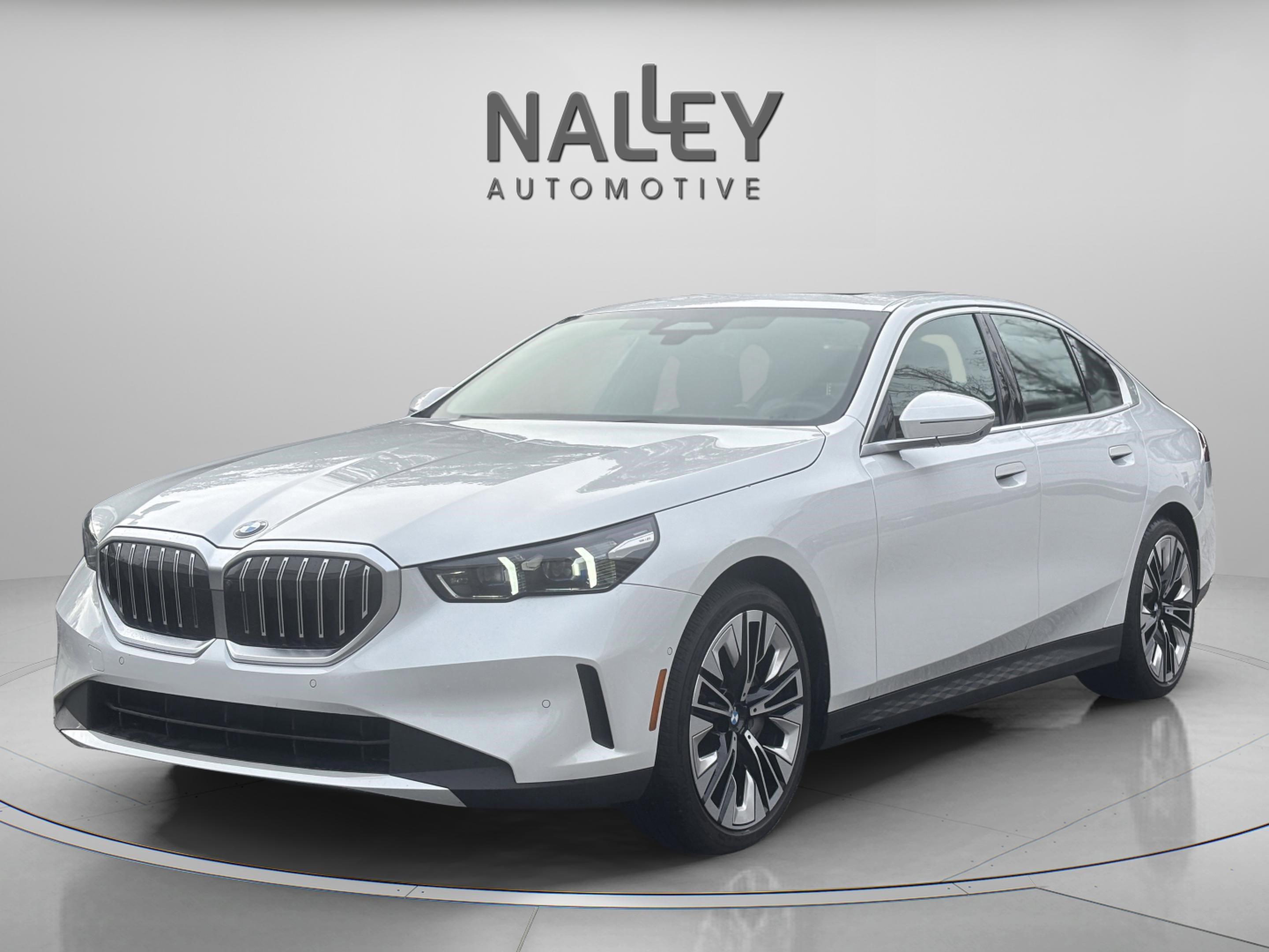 Used 2025 BMW 540i xDrive image 1