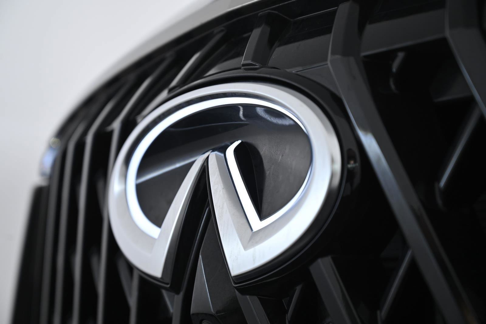 Used 2026 INFINITI QX60 Sport w/ Dark Cargo Package image 9