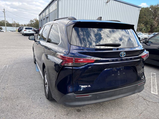 Used 2021 Toyota Sienna LE image 7