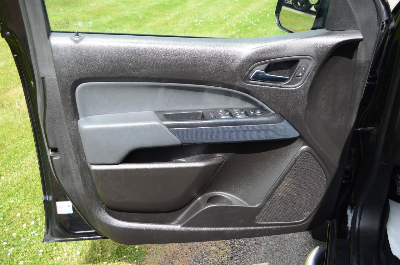 Used 2018 Chevrolet Colorado Z71 AWD/4WD image 19