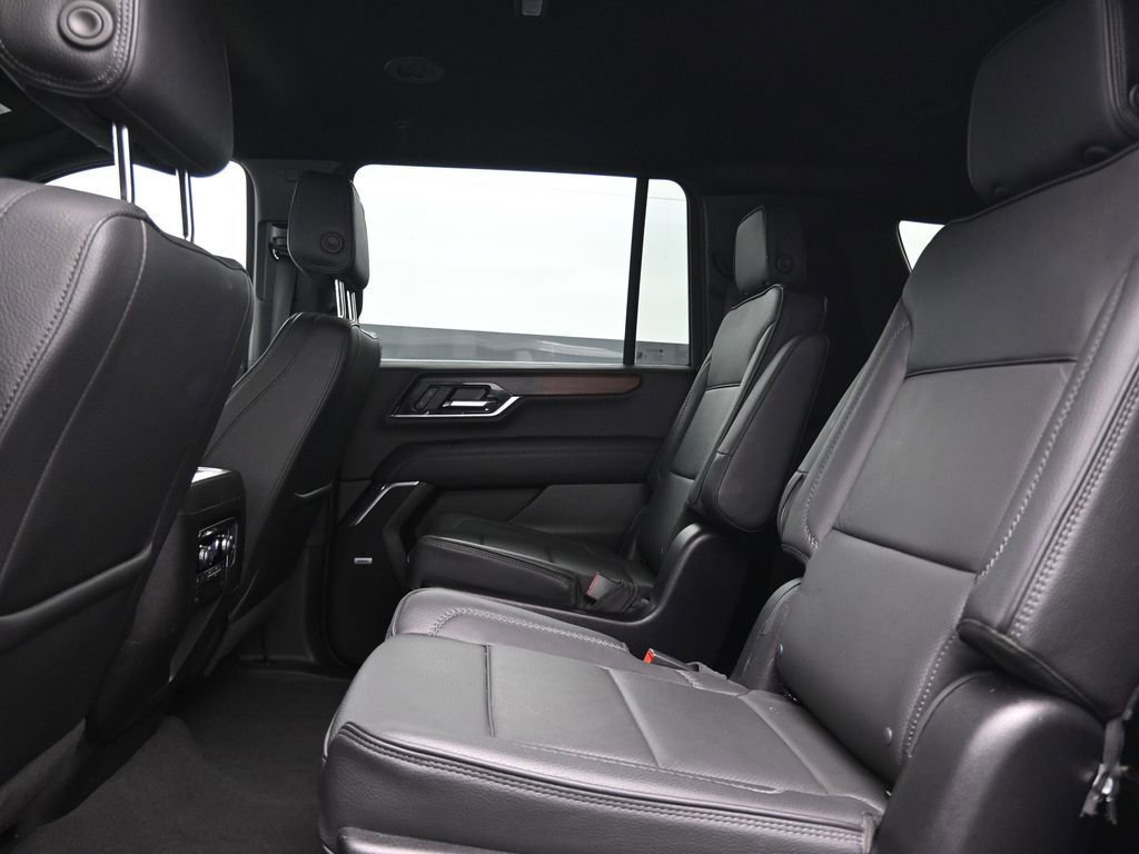 Used 2025 GMC Yukon XL Denali image 18