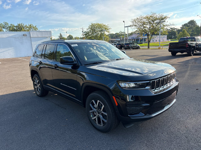 New 2027 Jeep Grand Cherokee Laredo X AWD/4WD image 2