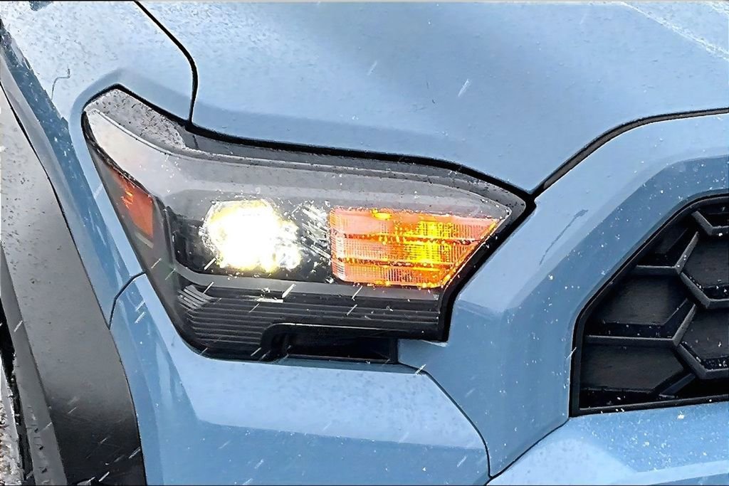 Used 2025 Toyota 4Runner TRD Off-Road AWD/4WD image 26