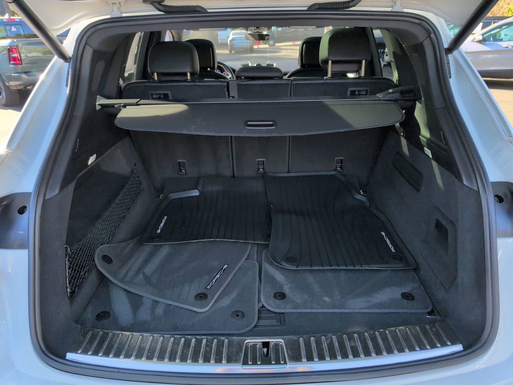 Used 2023 Porsche Cayenne Platinum Edition image 26