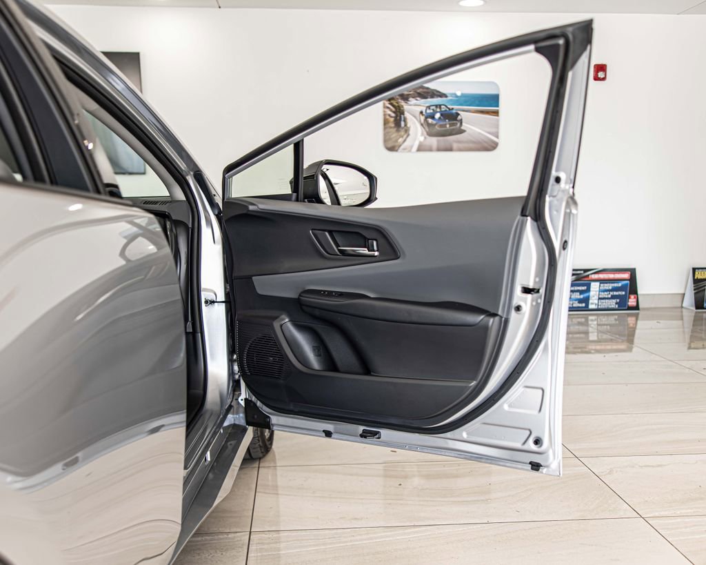 Used 2026 Toyota Prius XLE FWD image 38
