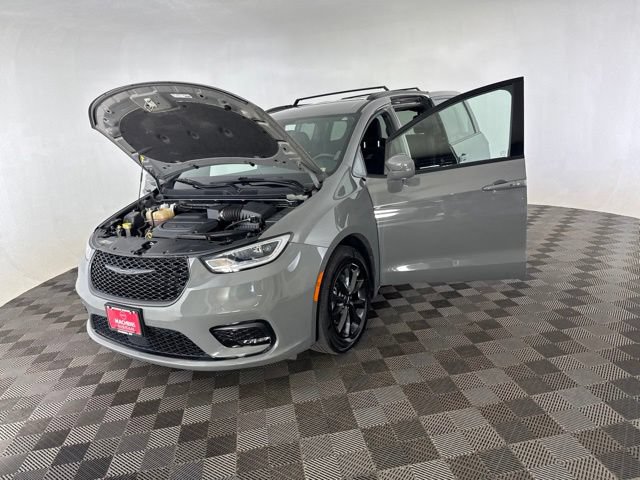 Used 2021 Chrysler Pacifica Touring w/ S Appearance Package FWD image 10