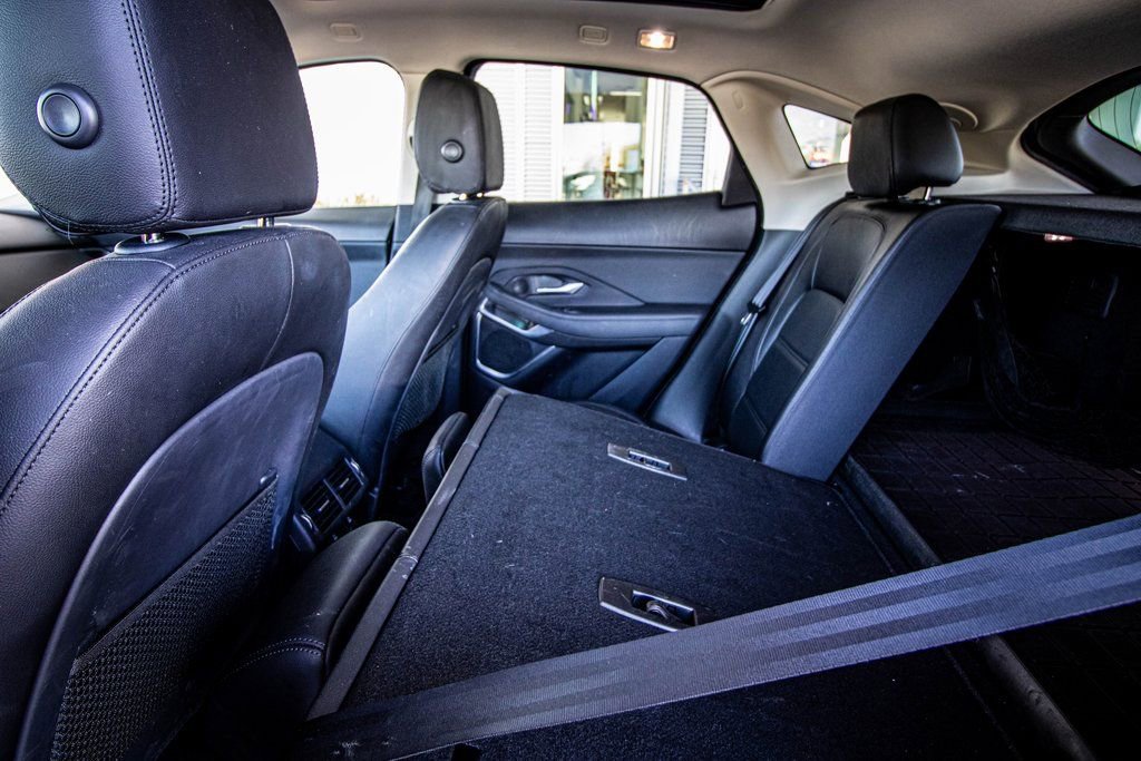 Used 2018 Jaguar E-PACE SE image 46