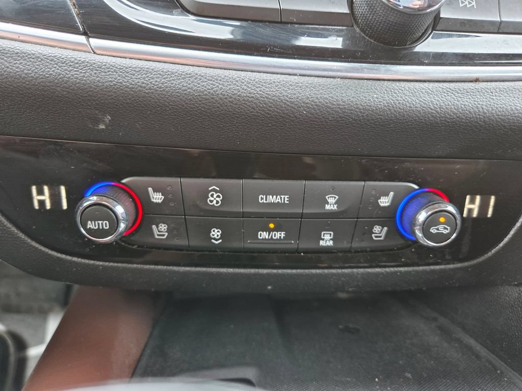 Used 2021 Buick Enclave Avenir w/ Avenir Technology Package AWD/4WD image 31
