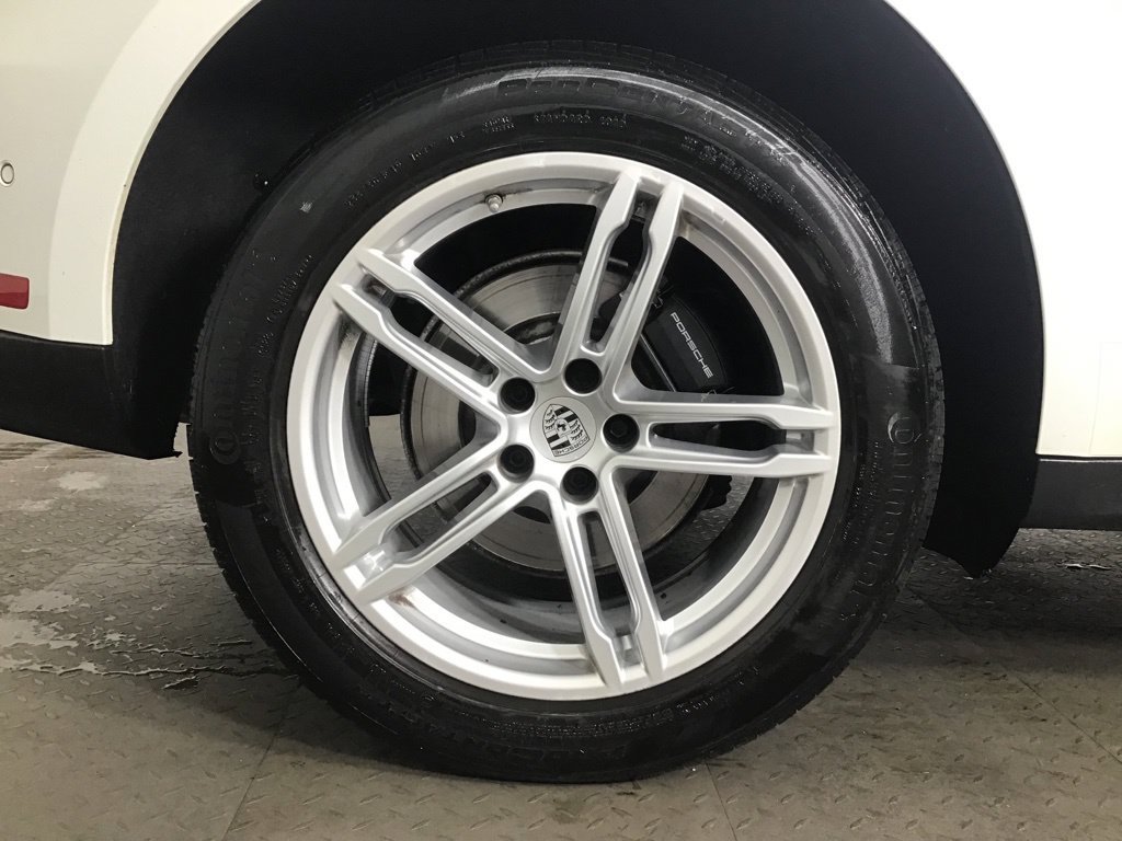 Certified 2023 Porsche Macan Turbo AWD/4WD image 13
