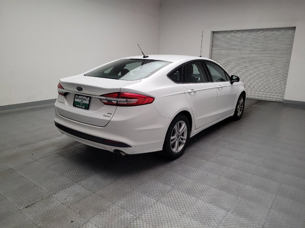 Used 2018 Ford Fusion SE w/ Fusion SE Technology Package FWD image 9