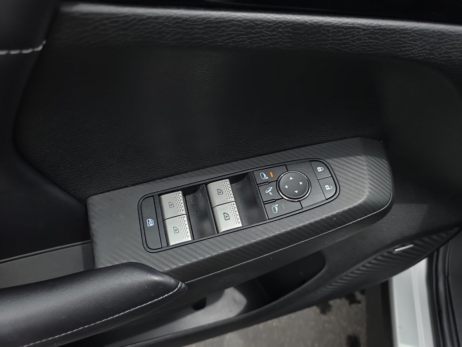 Used 2025 Mitsubishi Outlander SE AWD/4WD image 16
