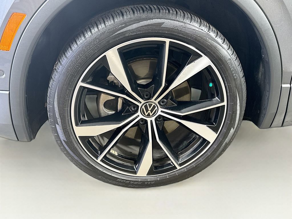 Used 2022 Volkswagen Tiguan SEL R-Line image 40