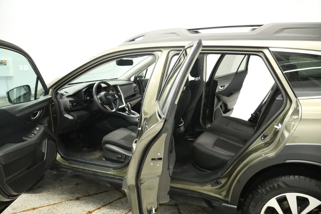 Used 2025 Subaru Outback Premium AWD/4WD image 23