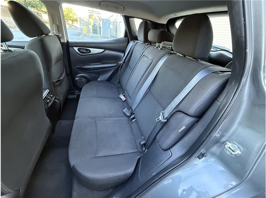 Used 2021 Nissan Rogue Sport S image 36