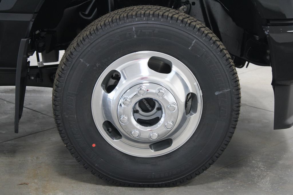 New 2026 Ford F350 4x4 Crew Cab DRW Super Duty image 11