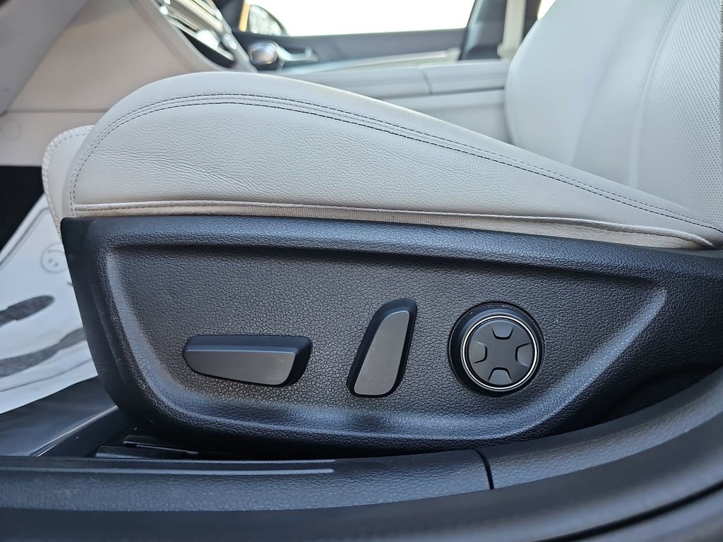 Used 2025 Genesis G70 2.5T image 34