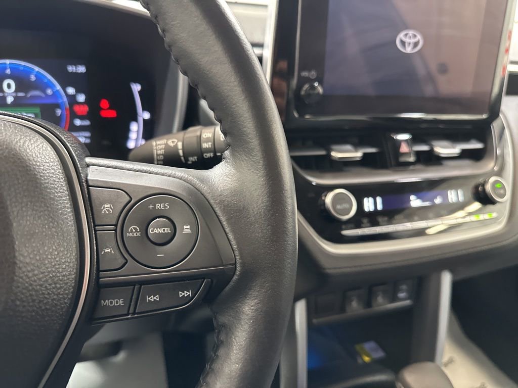 Used 2023 Toyota Corolla Cross XLE w/ Convenience Package FWD image 30