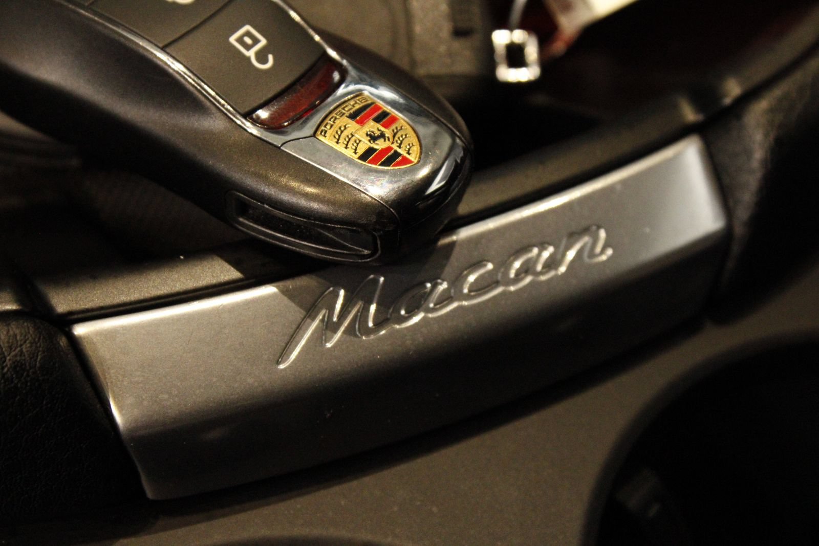 Certified 2026 Porsche Macan AWD/4WD image 36