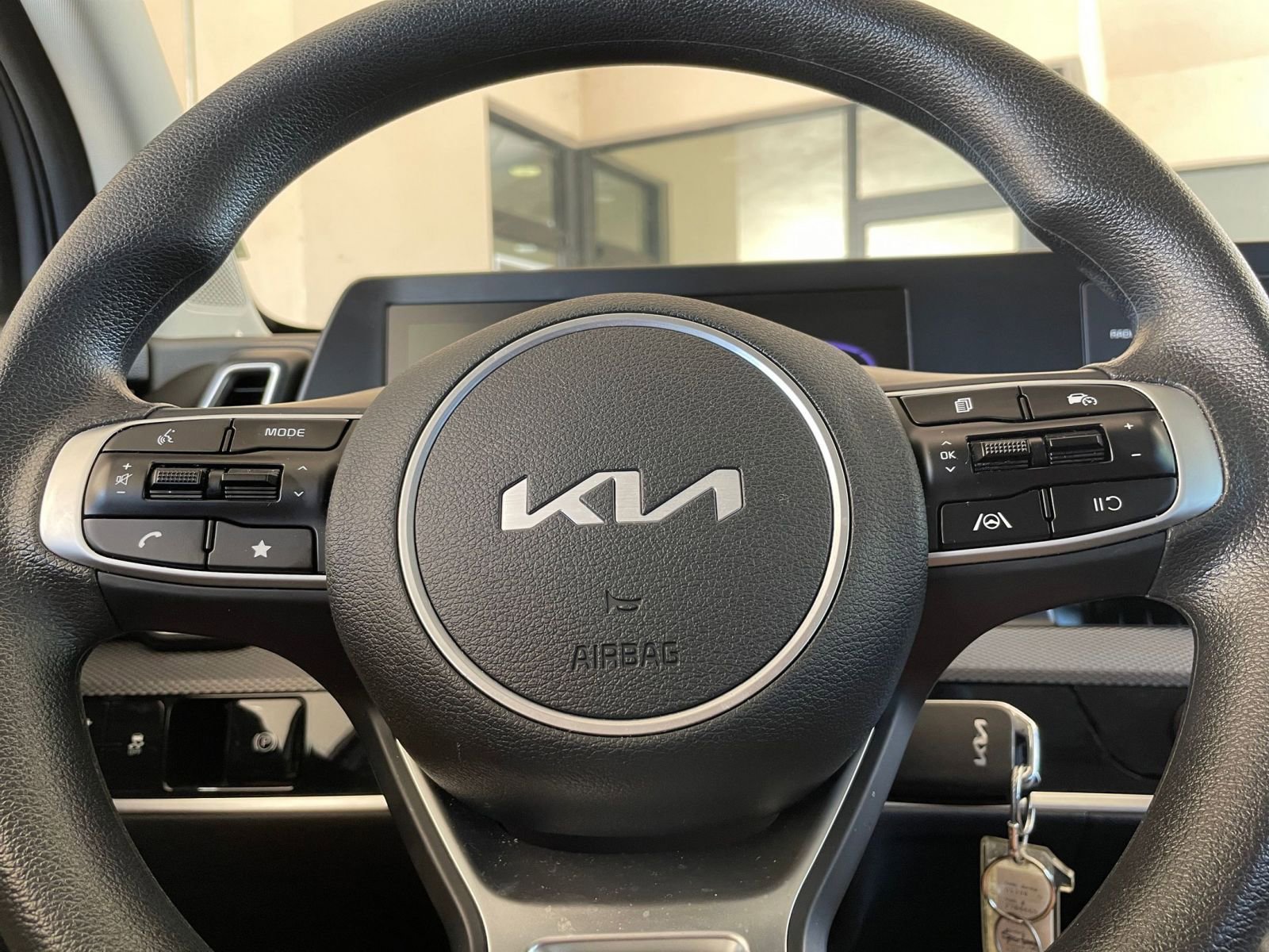 Used 2025 Kia Sportage LX image 28