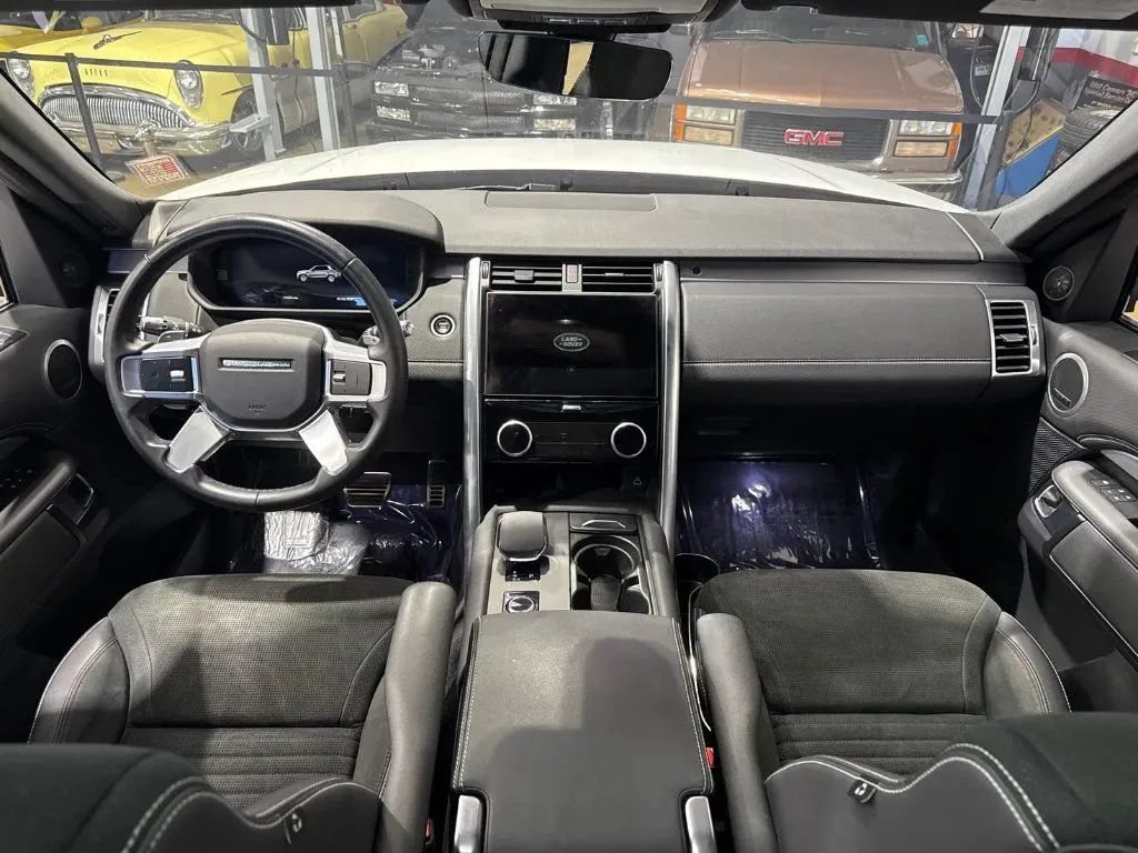 Used 2022 Land Rover Discovery S R-Dynamic AWD/4WD image 17