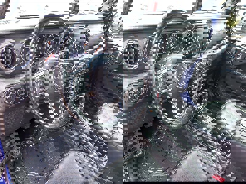 Used 2018 Jeep Wrangler Unlimited Sahara image 13