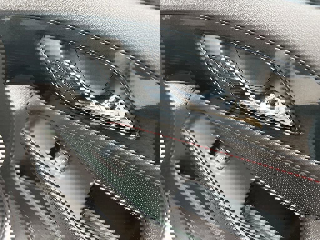 Used 2023 Chevrolet Traverse RS image 66