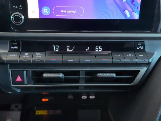 Used 2025 Toyota Camry SE image 32