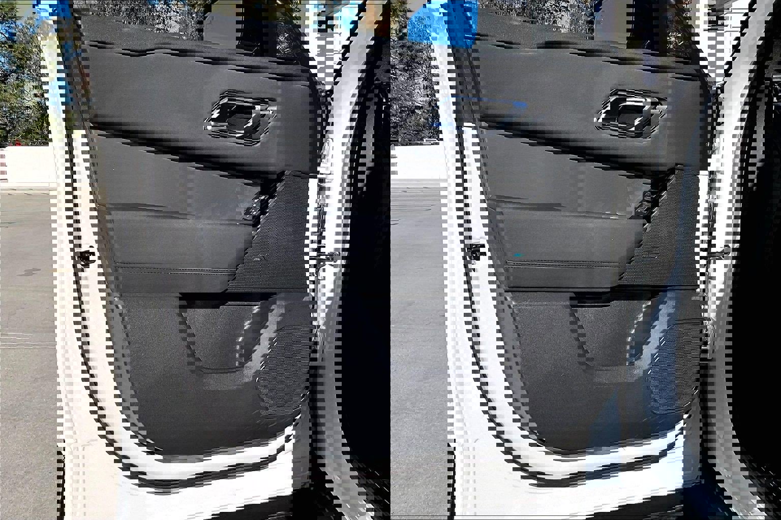 Used 2025 Land Rover Range Rover Velar Dynamic SE image 27