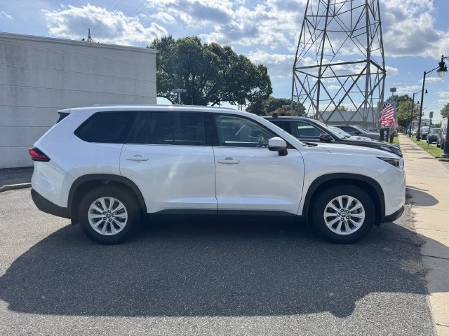 Used 2024 Toyota Grand Highlander AWD image 4