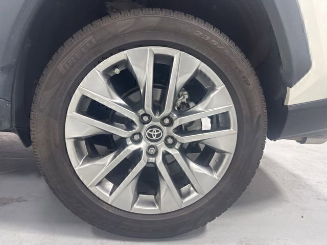 Used 2021 Toyota RAV4 XLE Premium FWD image 9