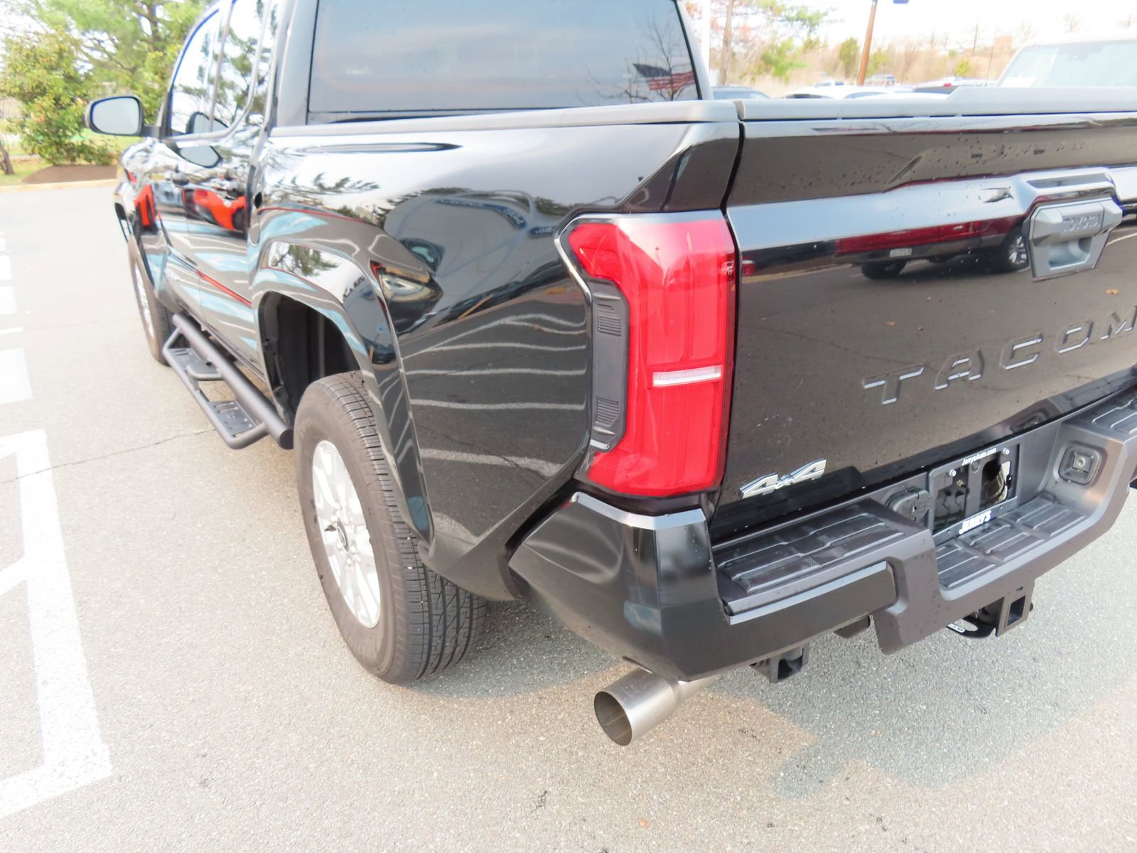 Used 2025 Toyota Tacoma SR5 image 10
