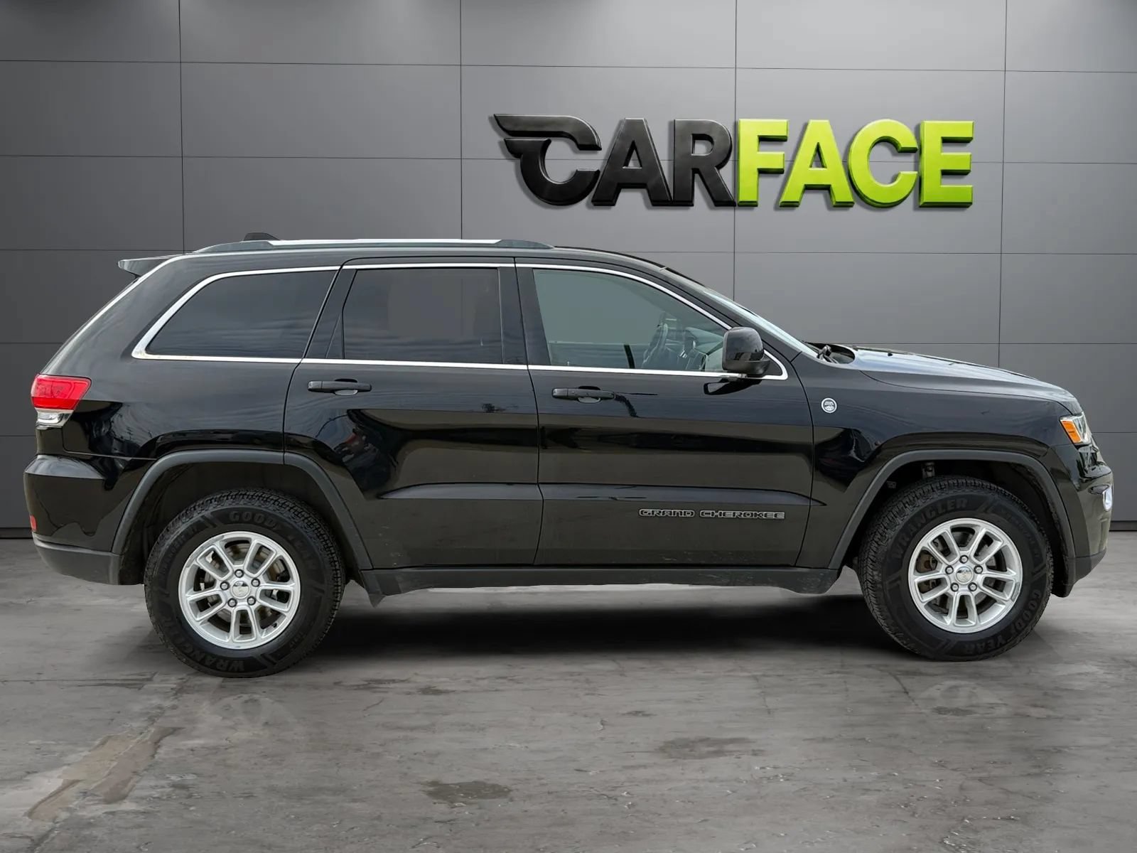 Used 2019 Jeep Grand Cherokee Laredo AWD/4WD image 13