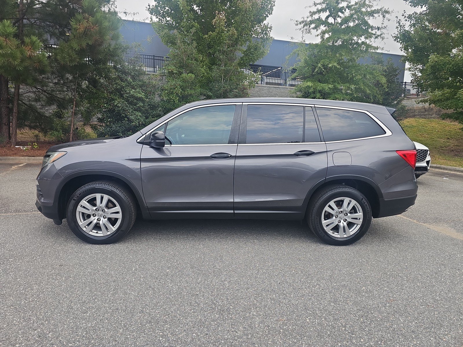 Used 2016 Honda Pilot LX image 7