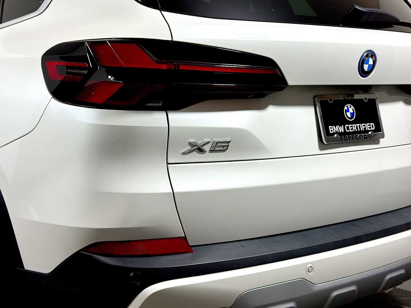 Certified 2024 BMW X5 xDrive50e w/ Premium Package image 28