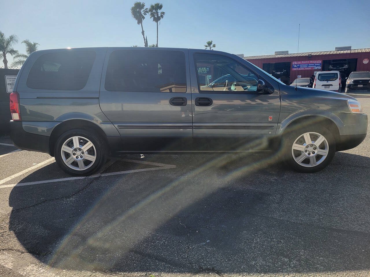 Used 2006 Saturn Relay Level 2 w/ Preferred Pkg FWD image 6