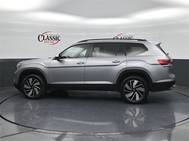 Used 2025 Volkswagen Atlas SE image 2