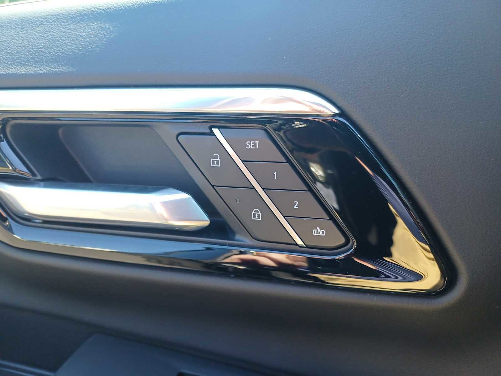 Used 2025 Chevrolet Tahoe High Country image 30