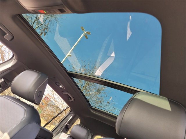 Used 2024 Volkswagen Tiguan SE R-Line image 9