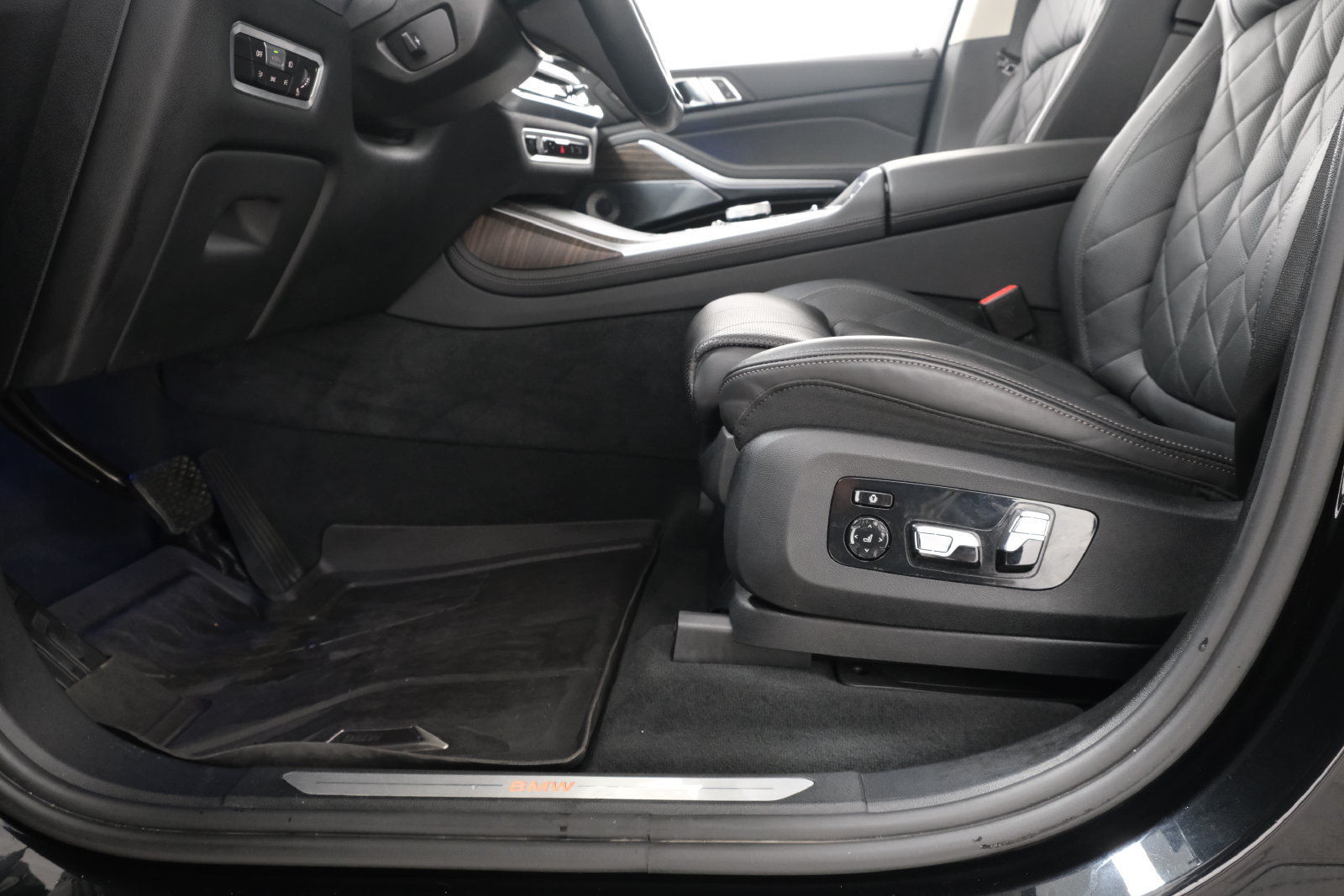 Used 2023 BMW X7 xDrive40i w/ Executive Package AWD/4WD image 31
