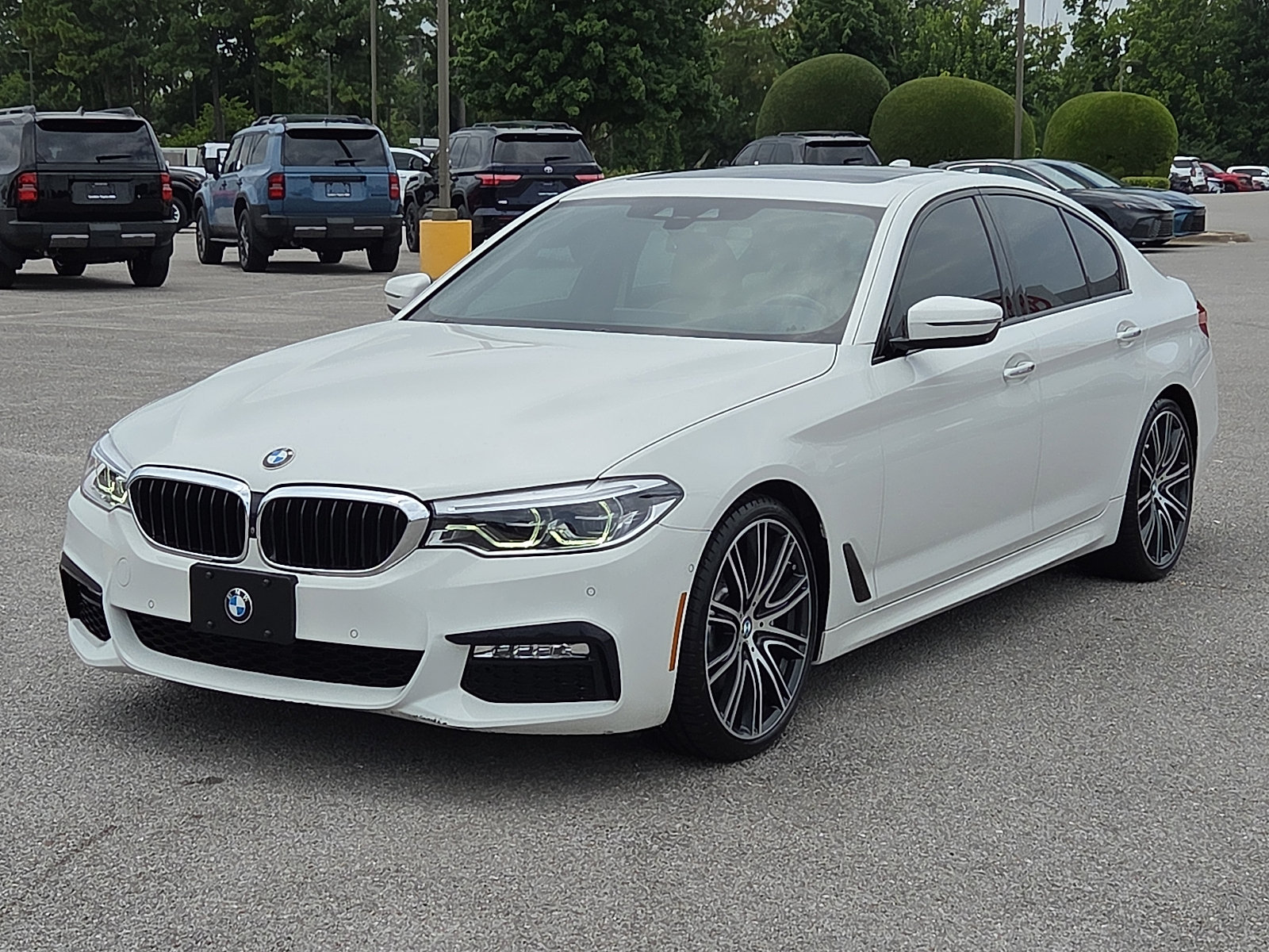Used 2018 BMW 540i w/ M Sport Package RWD image 2