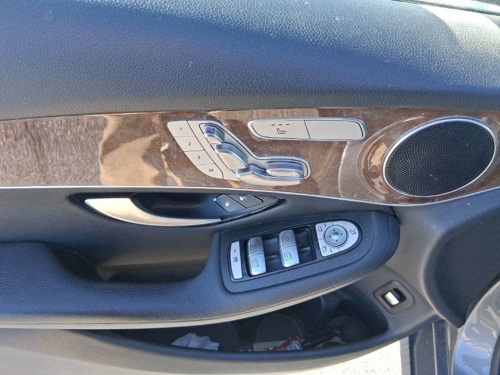 Used 2017 Mercedes-Benz GLC 300 4MATIC image 9