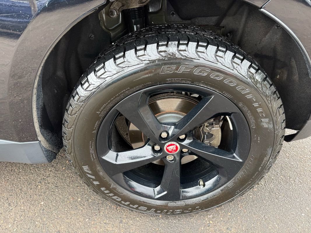 Used 2019 Jaguar F-PACE Premium image 11