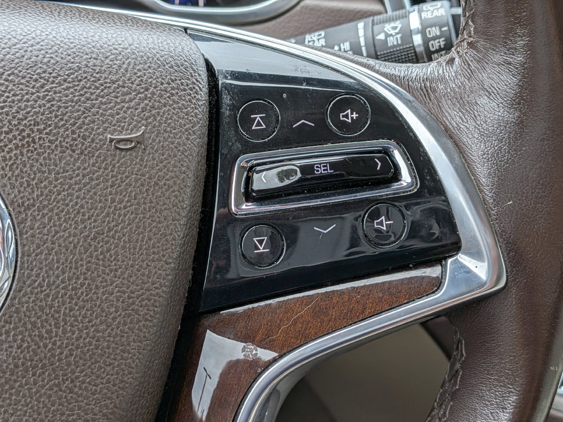 Used 2015 Cadillac SRX Performance w/ Driver Awareness Package FWD image 31