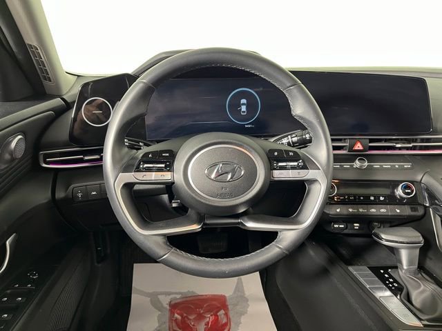 Used 2023 Hyundai Elantra Limited image 20