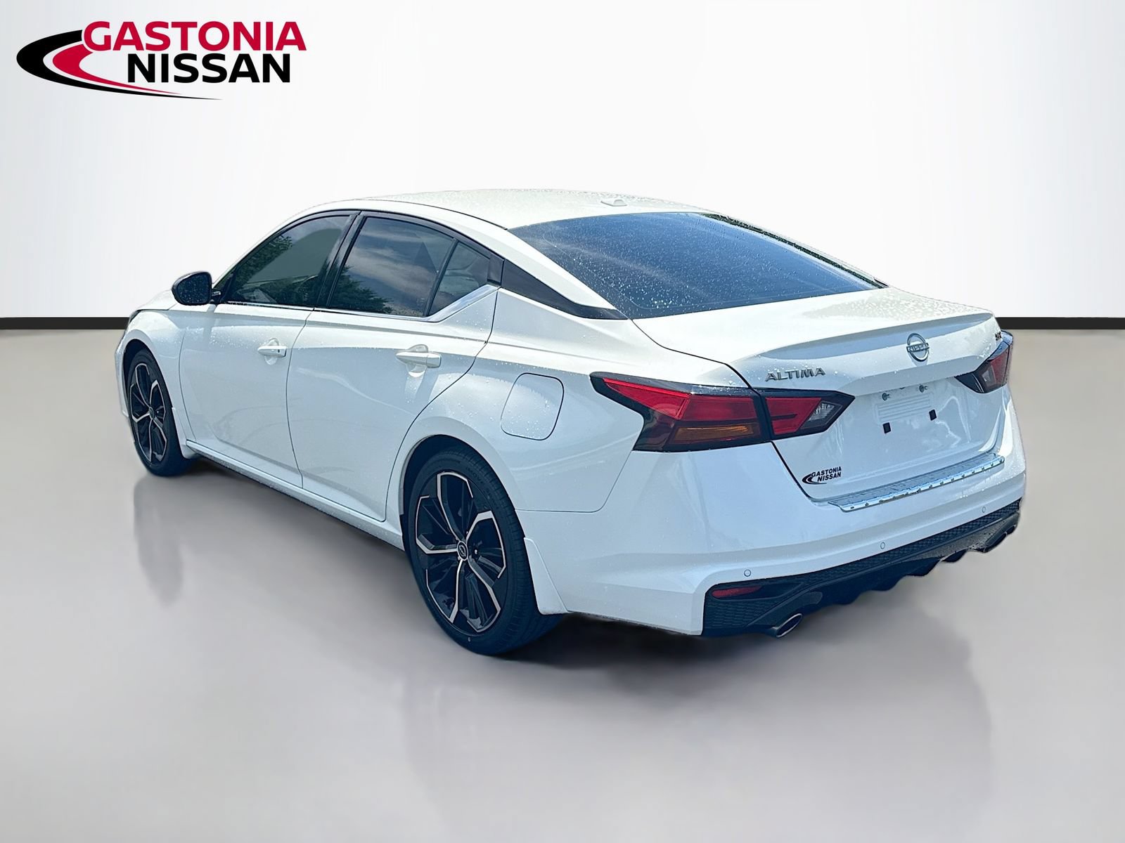 Used 2023 Nissan Altima 2.5 SR FWD image 6