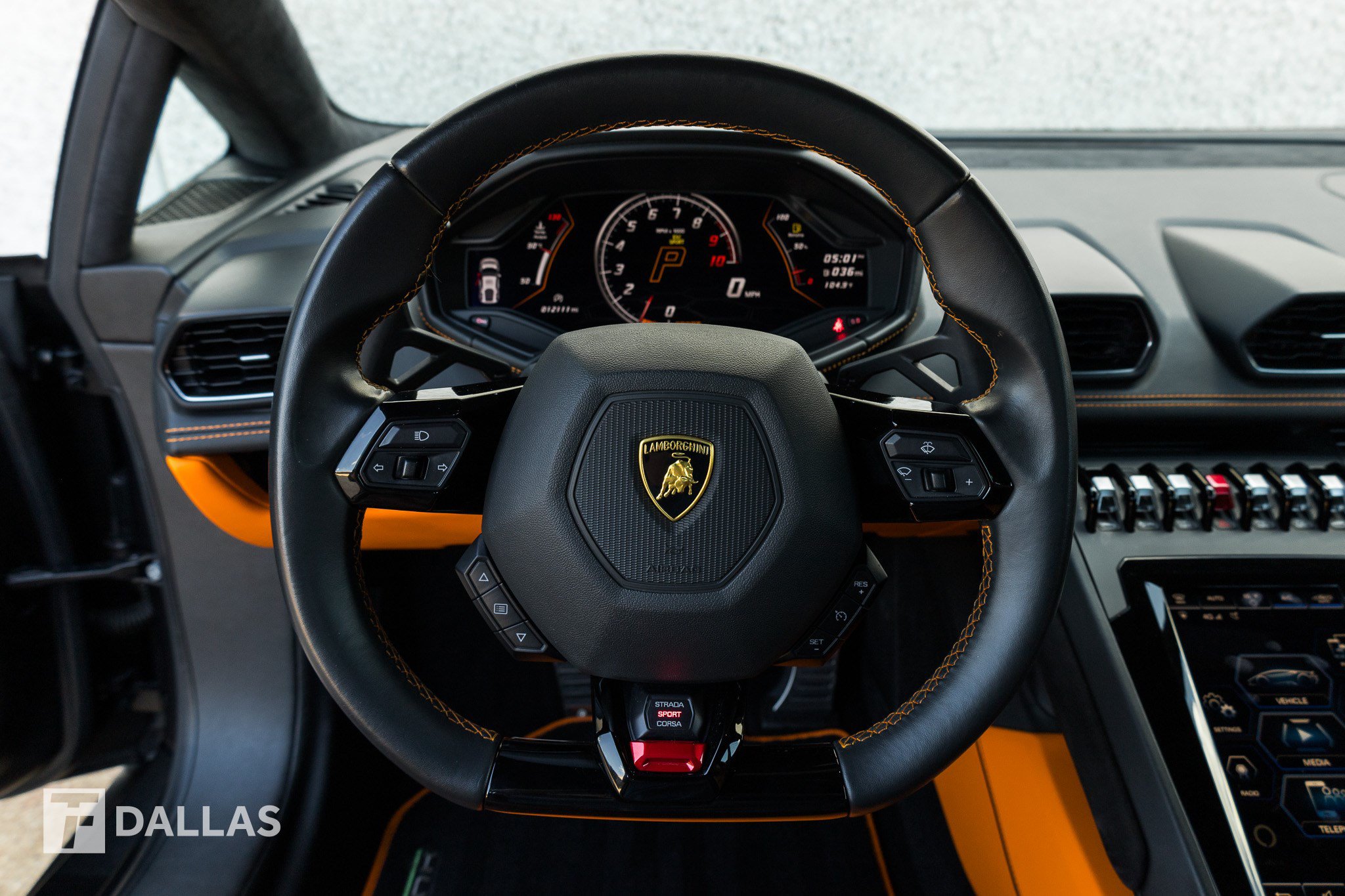 Used 2022 Lamborghini Huracan EVO RWD image 25