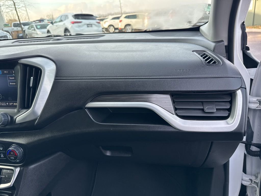 Used 2024 GMC Terrain SLT image 21