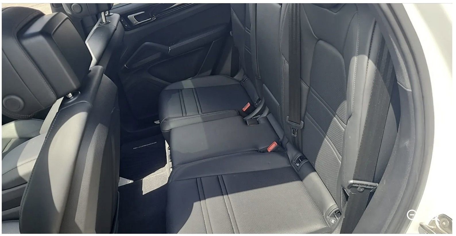 Used 2023 Porsche Cayenne Platinum Edition image 10